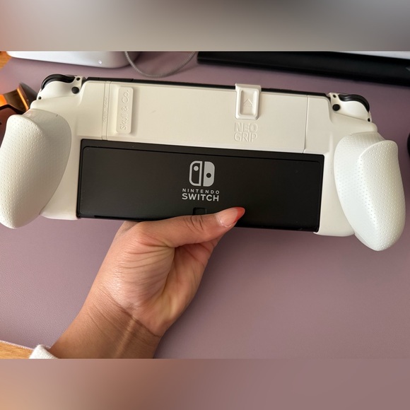 Nintendo Switch OLED - Picture 9 of 11